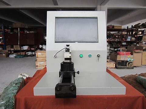 角度检测仪 本机采用微电脑控制，方法简便，实用性高。  1、可以检测锯片前后角度。  2、可放大观察焊接质量。  3、基体开齿角度检测与毛刺大小观察。  4、检测锯片外径齿高。  5、通过放大检测焊接后刀头有无裂痕。 是锯片生产质量检测的好帮手。